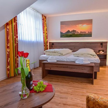 Hotel Zwei Linden - Links Der Elbe - Niedersachsen Balje Exterior foto